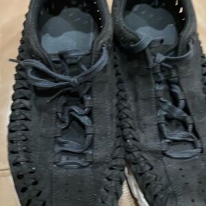 Very comfortable black Nike shoes